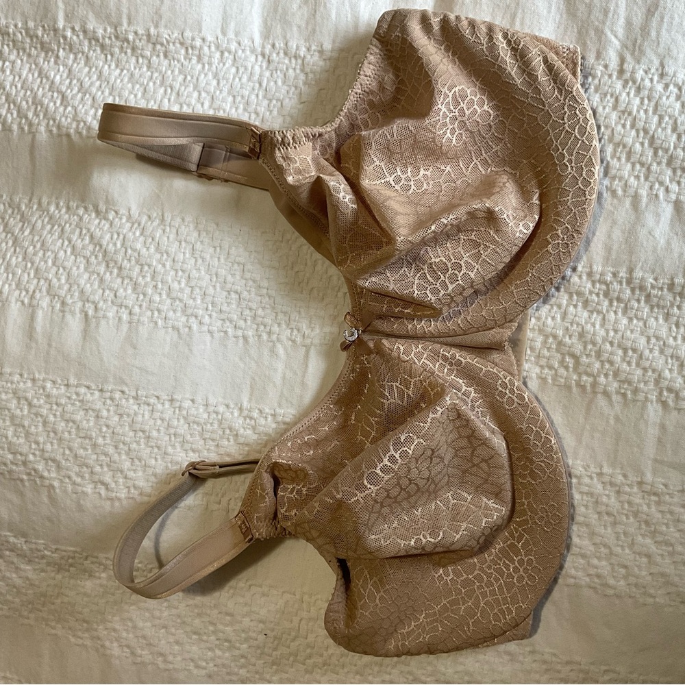 Chantelle Minimizer Bra Size 34H, Gently Used